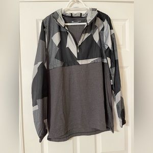 Under Armour hooded pullover.  Mens Size Large Fitted.
